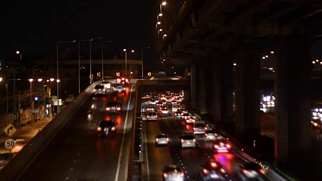 夜间高速公路交通堵塞视频素材