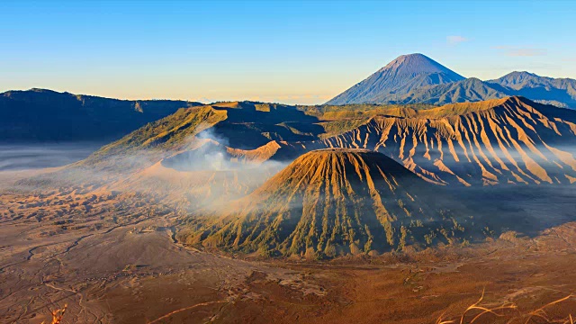 印度尼西亚Bromo Volcano Sunrise地标自然旅游胜地4K延时(摇摄)视频素材