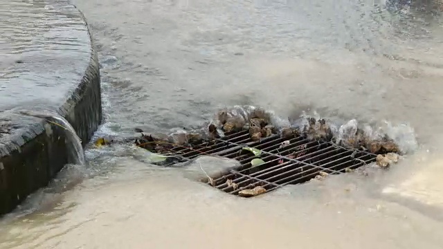 大型地下水管漏水视频素材