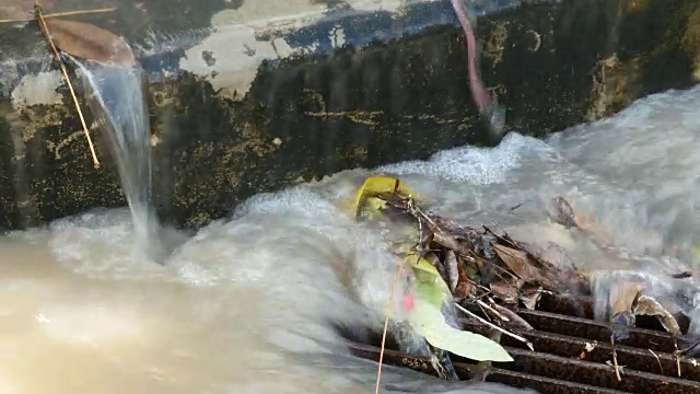 大型地下水管漏水视频素材