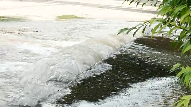 大型地下水管漏水视频素材