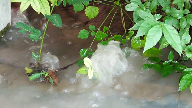 大型地下水管漏水视频素材