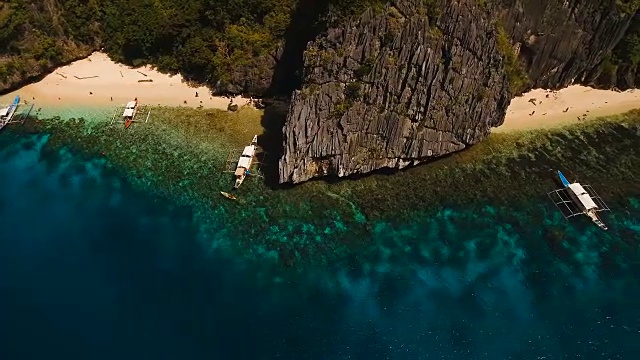 美丽的热带泻湖，鸟瞰图。热带岛屿视频素材