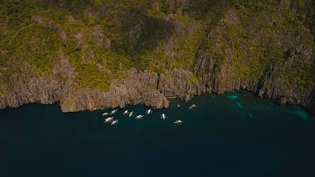 美丽的热带泻湖，鸟瞰图。热带岛屿视频素材