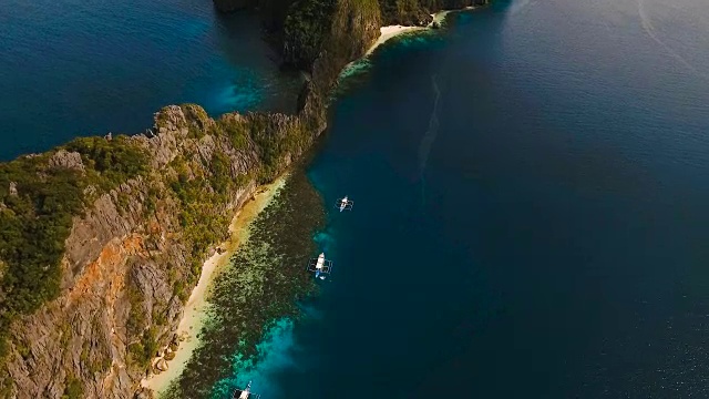 美丽的热带泻湖，鸟瞰图。热带岛屿视频素材