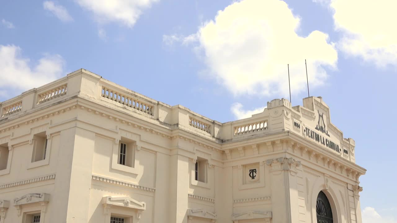 古巴，圣克拉拉:慈善剧院或“Teatro La Caridad”，是该市著名的地方和旅游景点视频素材