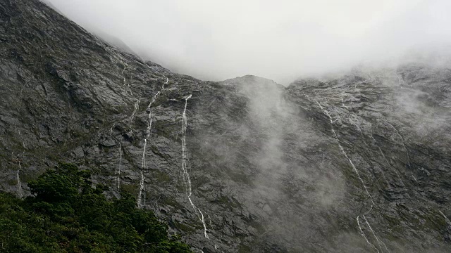 斯特灵瀑布，米尔福德湾，峡湾，新西兰南岛视频素材