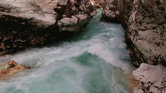 索卡河大峡谷，靠近Bovec，斯洛文尼亚视频下载