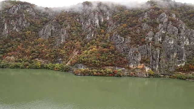 多瑙河峡谷的秋天视频素材