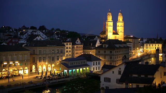 苏黎世天际线Grossmünster晚上视频素材