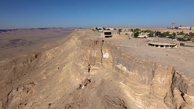 Mitzpe Ramon, Makhtesh Ramon边缘的一个城市视频素材