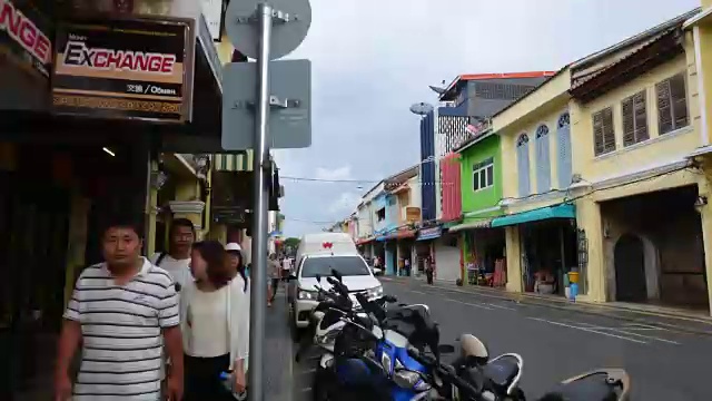 在普吉岛老城的步行路上，4K超延时视频素材