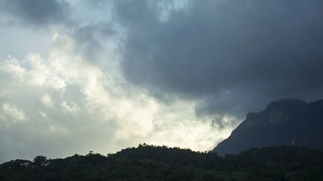 云在山上的时间流逝视频素材