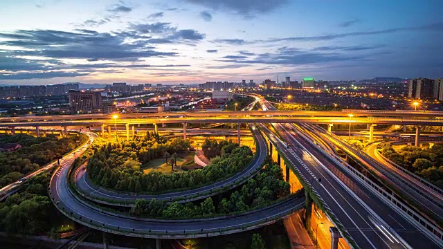 现代城市中城区的路口。时间流逝视频素材