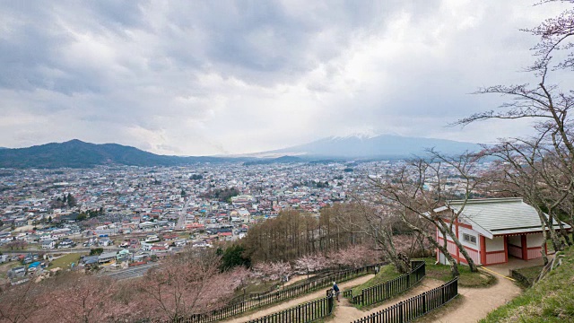 日本山梨县富士山附近的住宅区视频素材