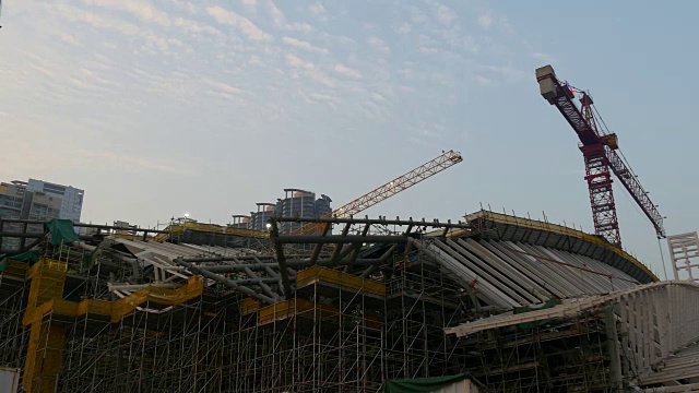 香港日落时分交通道路施工起重机全景4k中国视频素材