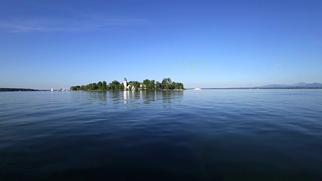 POV:在巴伐利亚的Chiemsee湖航行，在夏天视频素材