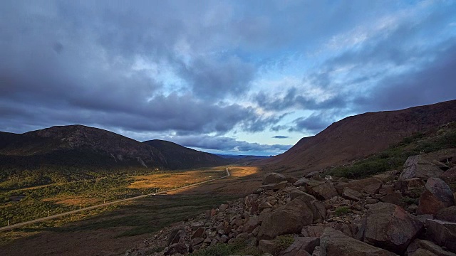 山谷中的夕阳视频素材