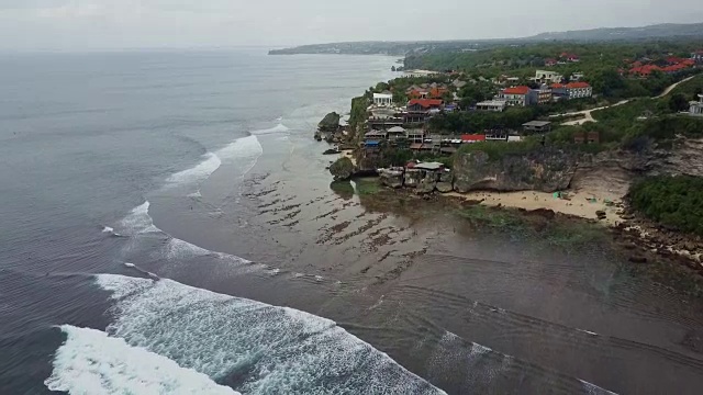 海滩和海岸的鸟瞰图视频素材