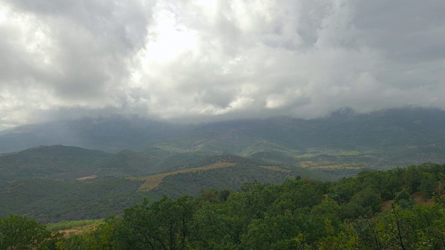 乌云盖青山，时光流逝视频素材