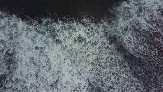 海滩鸟瞰图。巴厘岛。海洋视频素材