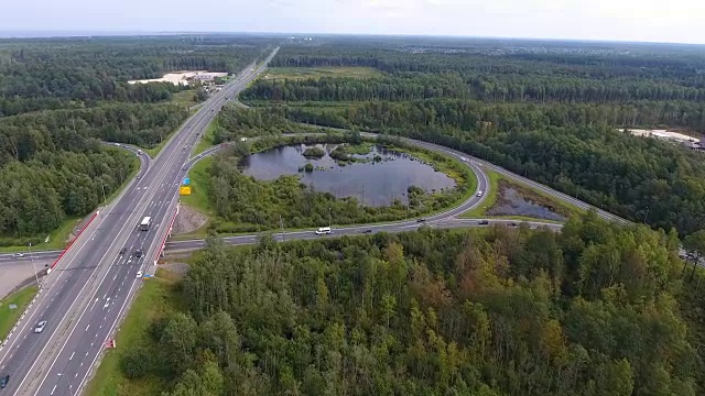 公路路口，鸟瞰图视频素材