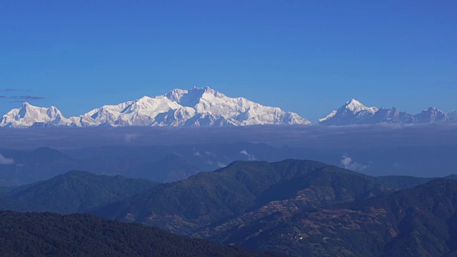 康城章嘉山地势高，一览无余视频素材