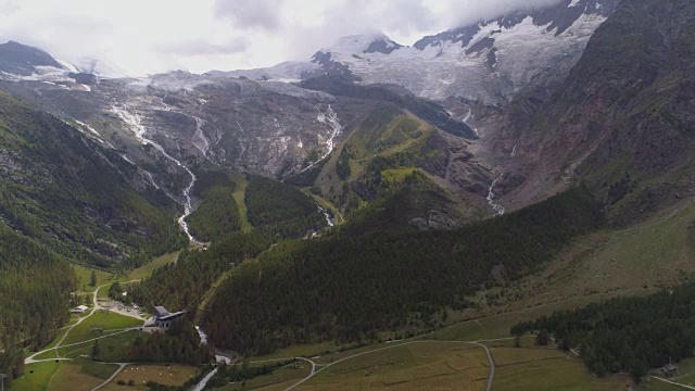 SaasFee冰川冰碛正面旅行-航拍4K -幻影4 PRO视频素材