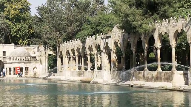 鱼湖(Balikli Gol)， Sanliurfa，火鸡视频素材