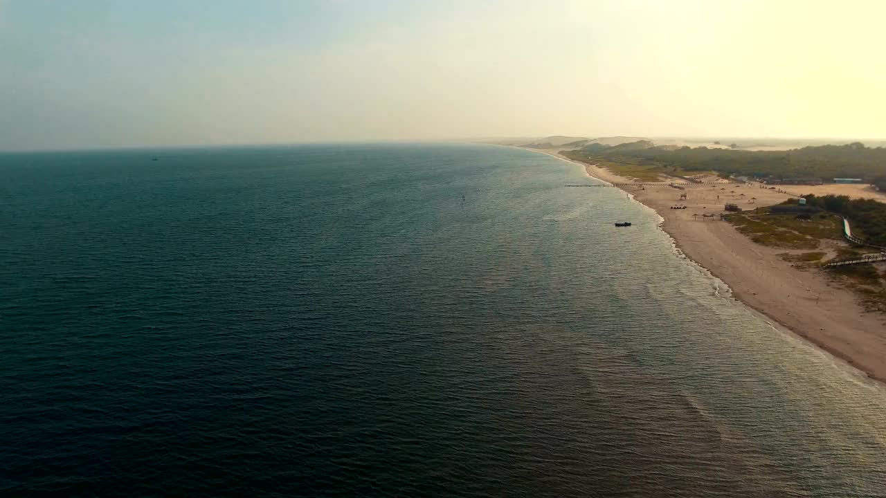 中国海岸线的鸟瞰图视频素材