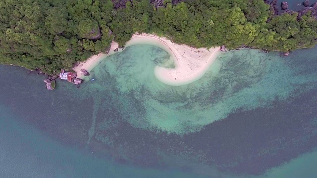 鸟瞰图，美丽的热带岛屿，春蓬省，泰国视频素材