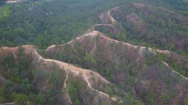 航拍Pai峡谷，泰国mahongson的地标之一。视频素材