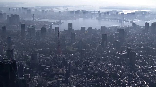 雾中的东京天际线，日本视频素材