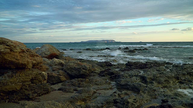 海，浪，浪花，岸。视频素材