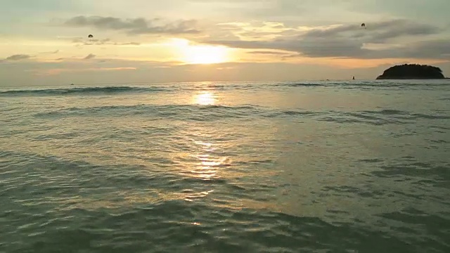 海洋和海滩的日出风景视频素材