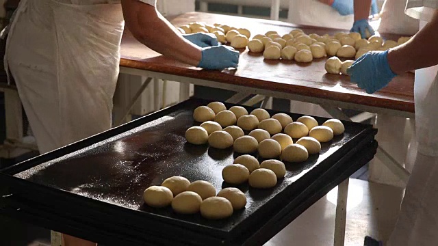 面包师烤馅饼视频素材