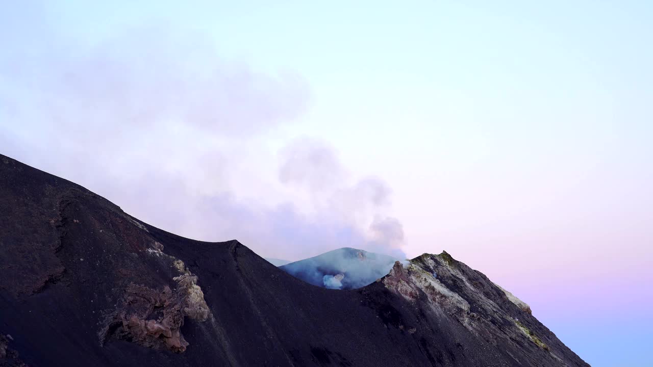 斯特龙博利火山爆发视频素材