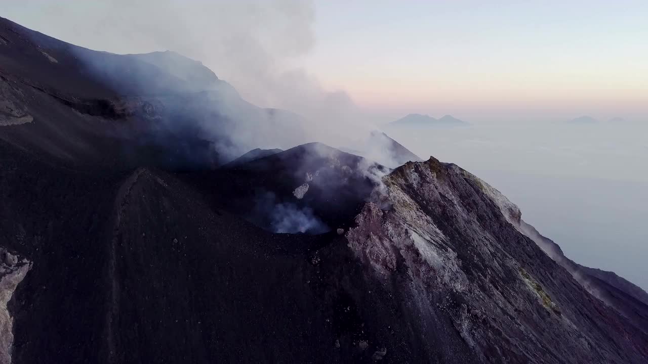 斯特龙博利火山爆发视频素材