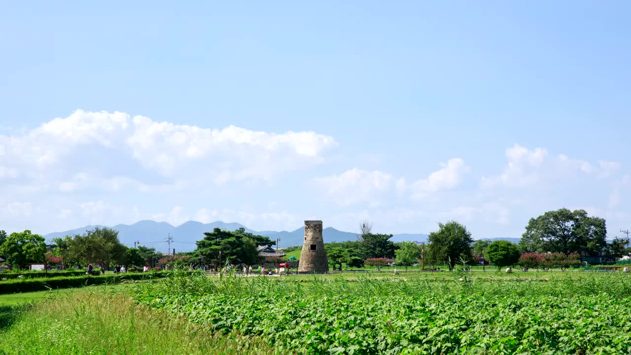 瞻星台观景台(东亚现存最古老的观景台，韩国第31国宝)视频素材