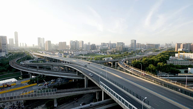 现代城市中城区的路口。时间流逝视频素材