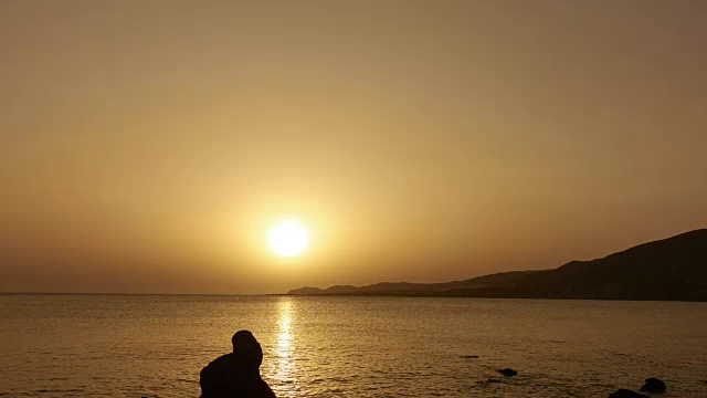 太阳在希腊克里特岛地中海上落下的视频视频素材