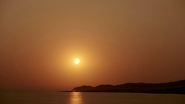 太阳在希腊克里特岛地中海上落下的视频视频素材