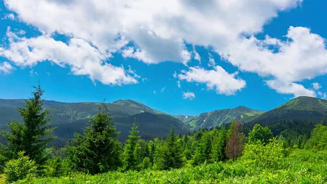 山地景观与快速的云和阴影视频素材