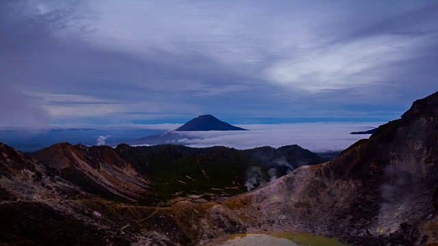 锡那邦火山爆发视频素材