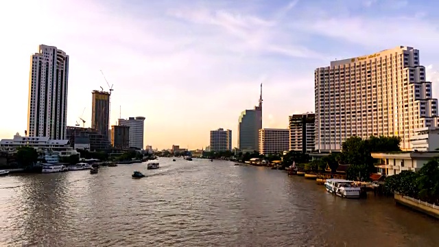 时间流逝曼谷城市景观河岸与湄南河在日落与白天到晚上的概念视频素材