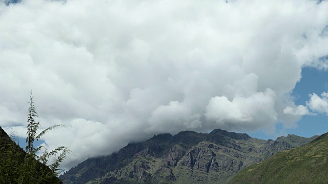 秘鲁库斯科山脉上空云层的时间流逝视频下载