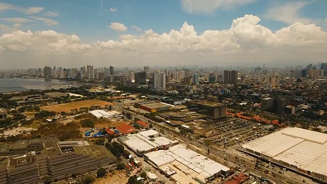 有摩天大楼和建筑物的空中城市。菲律宾,马尼拉马卡迪视频素材