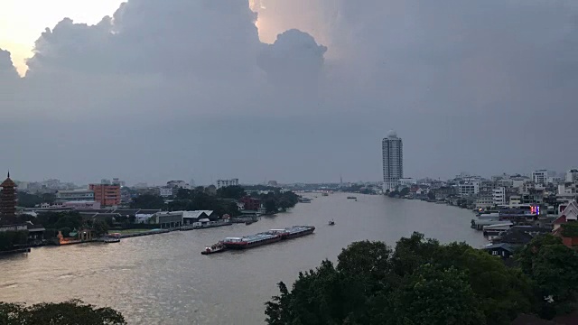 时间流逝，曼谷夕阳下湄南河。视频素材