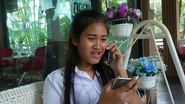 使用电话的亚洲女孩视频素材