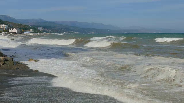 暴风雨的海洋和海岸线的全景景观视频素材